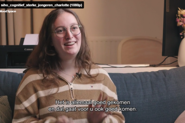 foto van charlotte met ondertitel het is voor jou allemaal goed gekomen. het komt allemaal goed.
